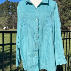 John Mark Linen and Lace Pocketed Button Down with Side Slits Hemline